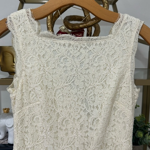 Ivory lace dress - Picture 3 of 10
